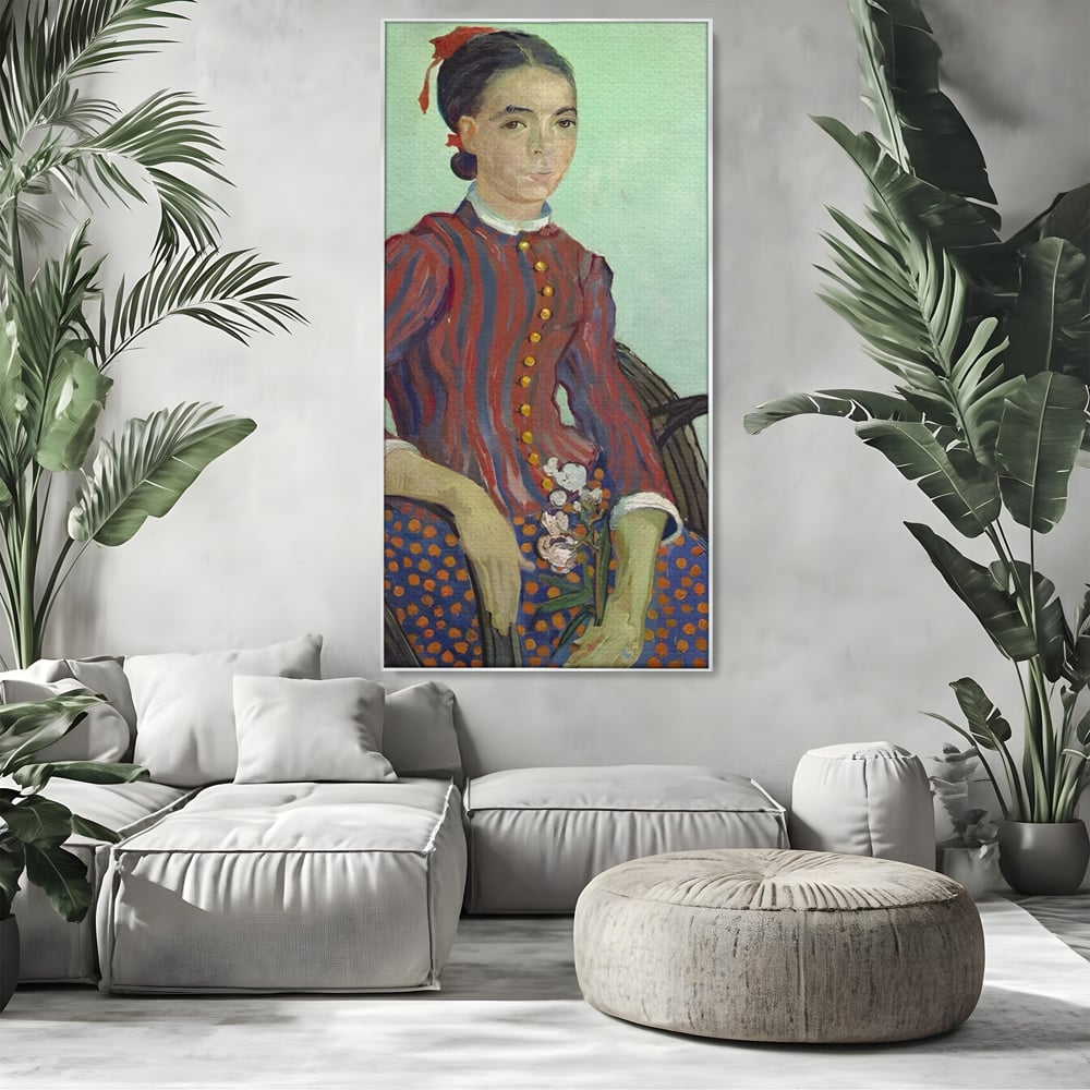 Tablou canvas cu reproducere pictura portret feminin, in rama de aluminiu argintiu, pe perete intr-un living